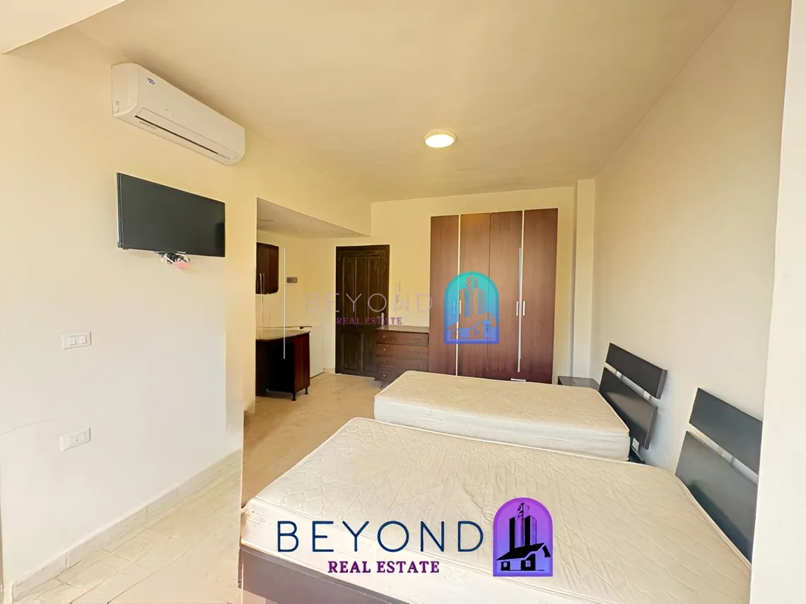 Studio for rent in Ain Al Mraiseh, Beirut, Lebanon - 1 bed, 1 bath