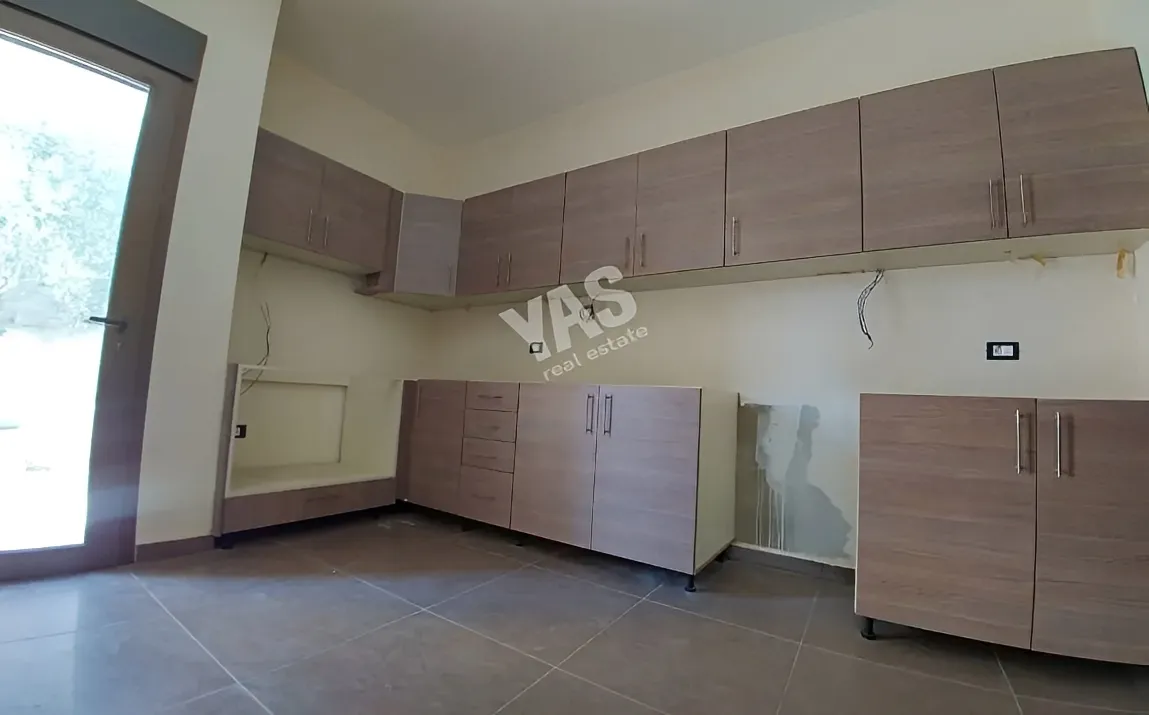Apartment for Sale in Ballouneh - 3 bed, 4 bath