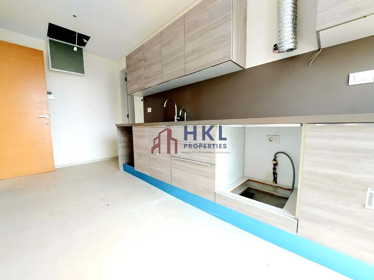 Apartment for rent in Ain El Mraiseh, Bayrut, Lebanon - 2 bed, 4 bath