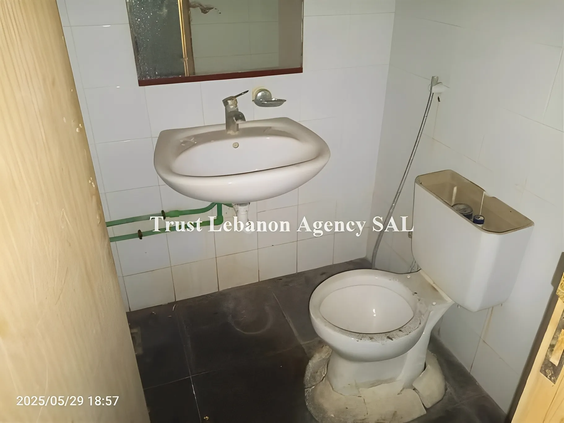 Commercial Property For Rent in Beirut, Ain El Tineh