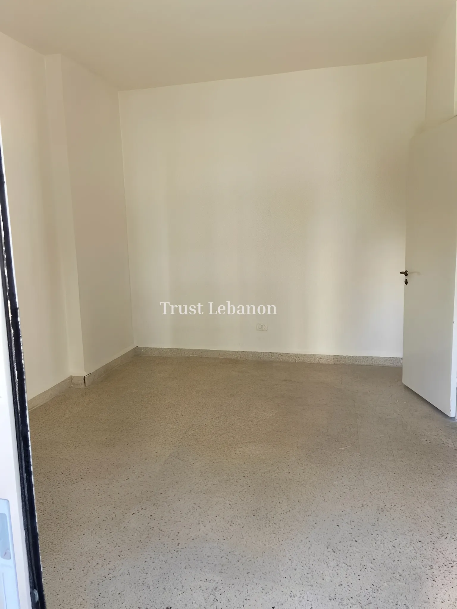 Office for rent in Ras Al Naba'a, Beirut, Lebanon