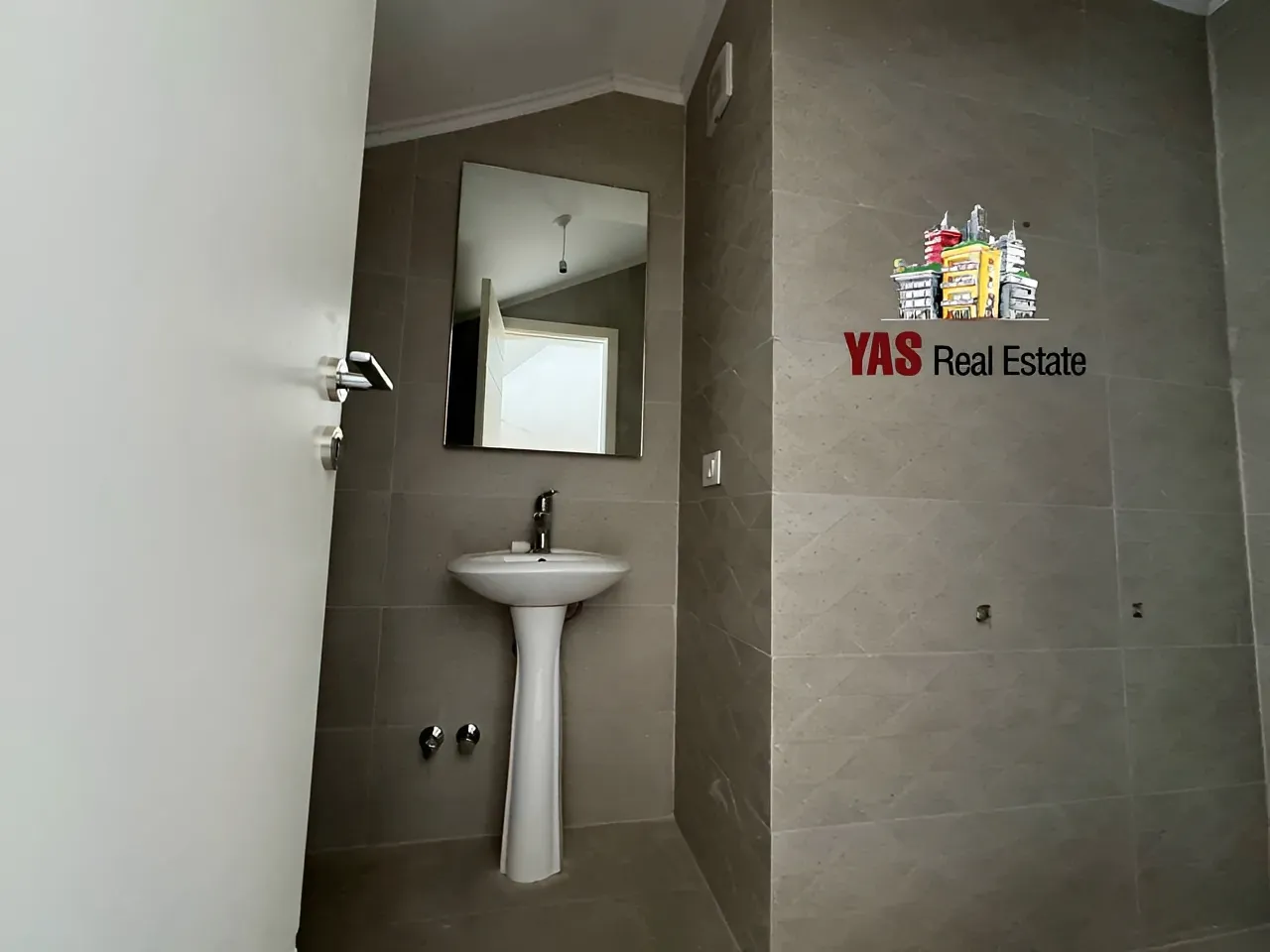 Apartment for Sale in Ballouneh