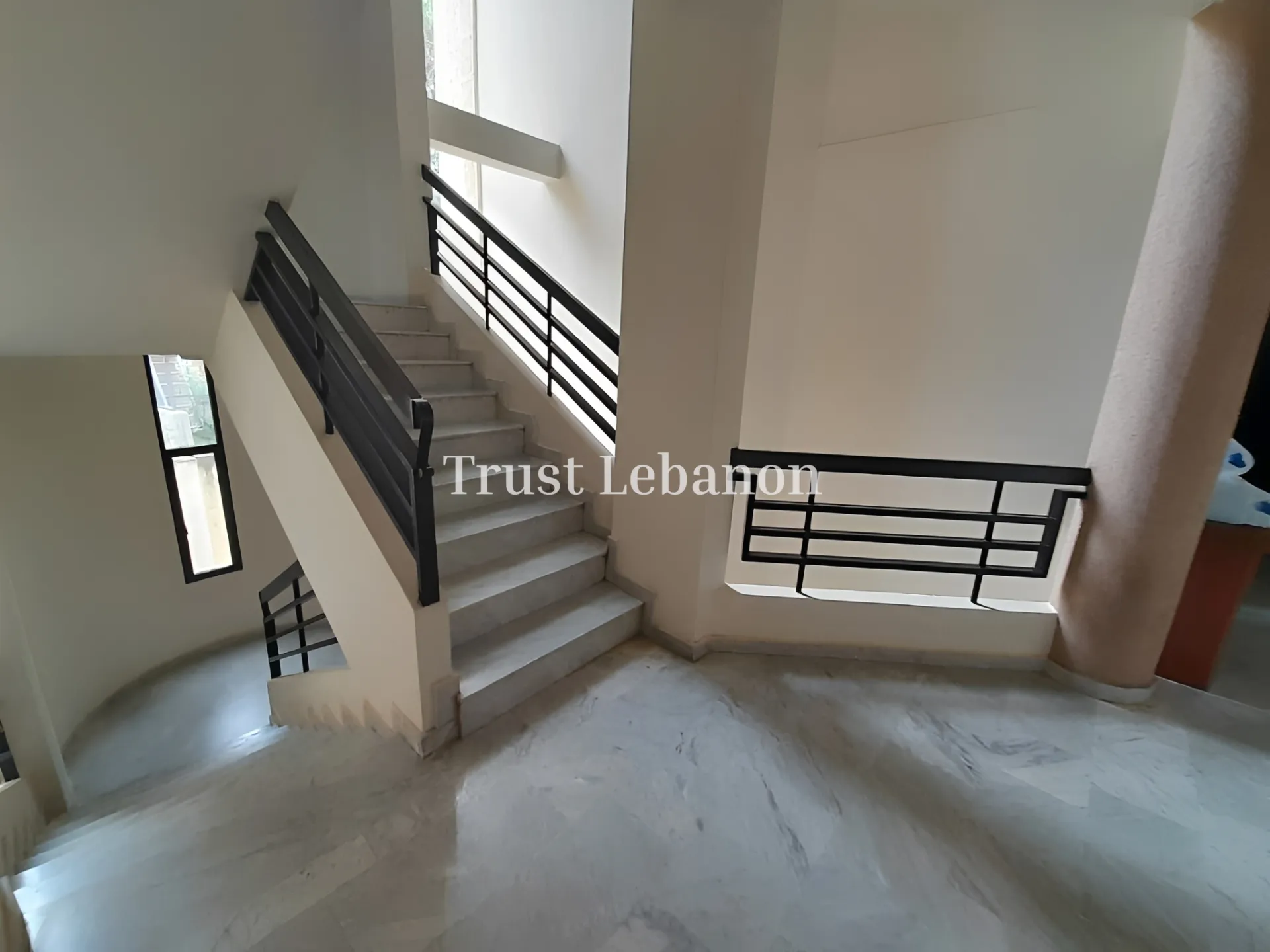 Apartment for sale in Masqa, Lebanon - 3 bed, 3 bath
