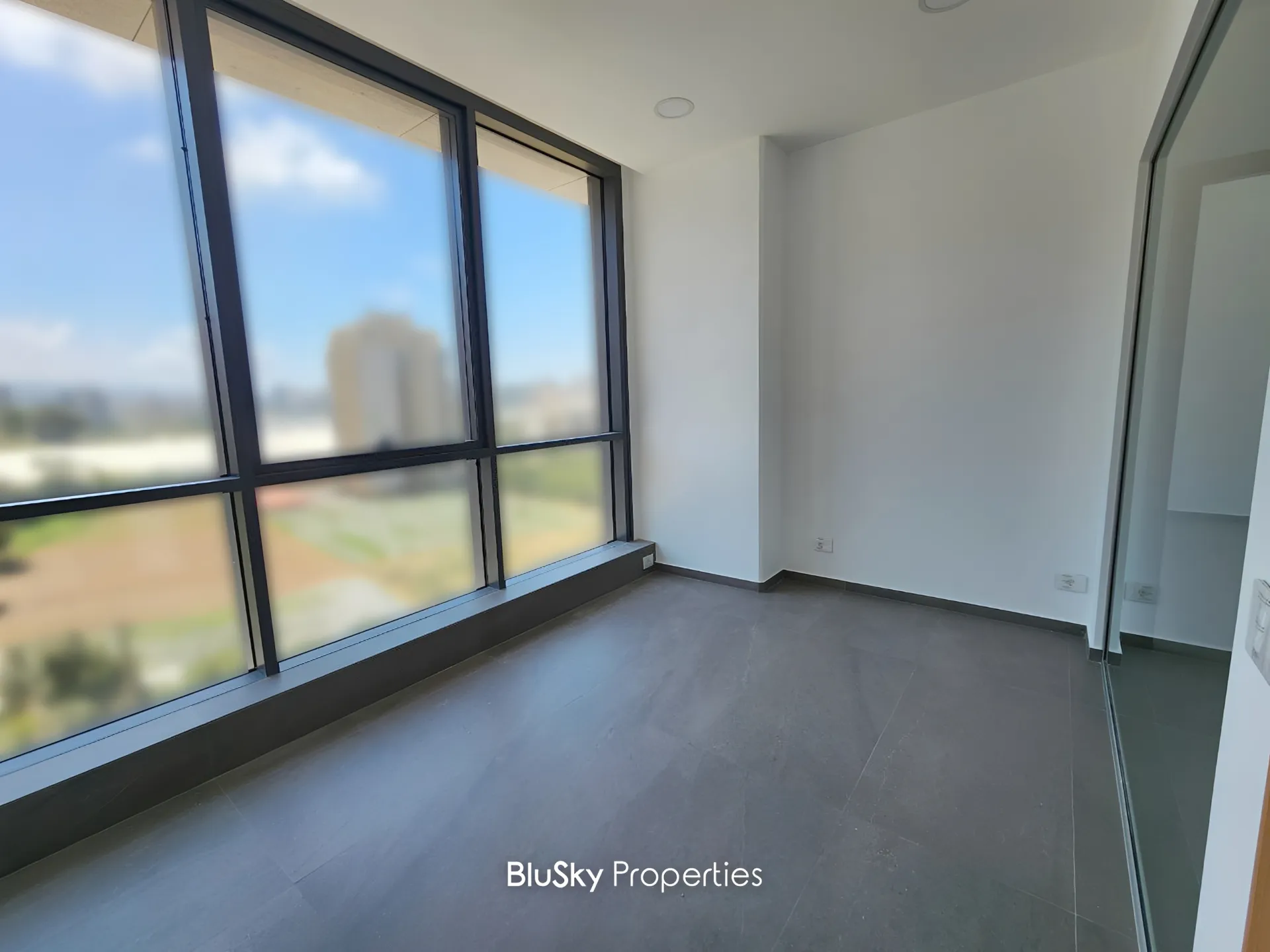 Office for rent in Horch tabet, lebanon