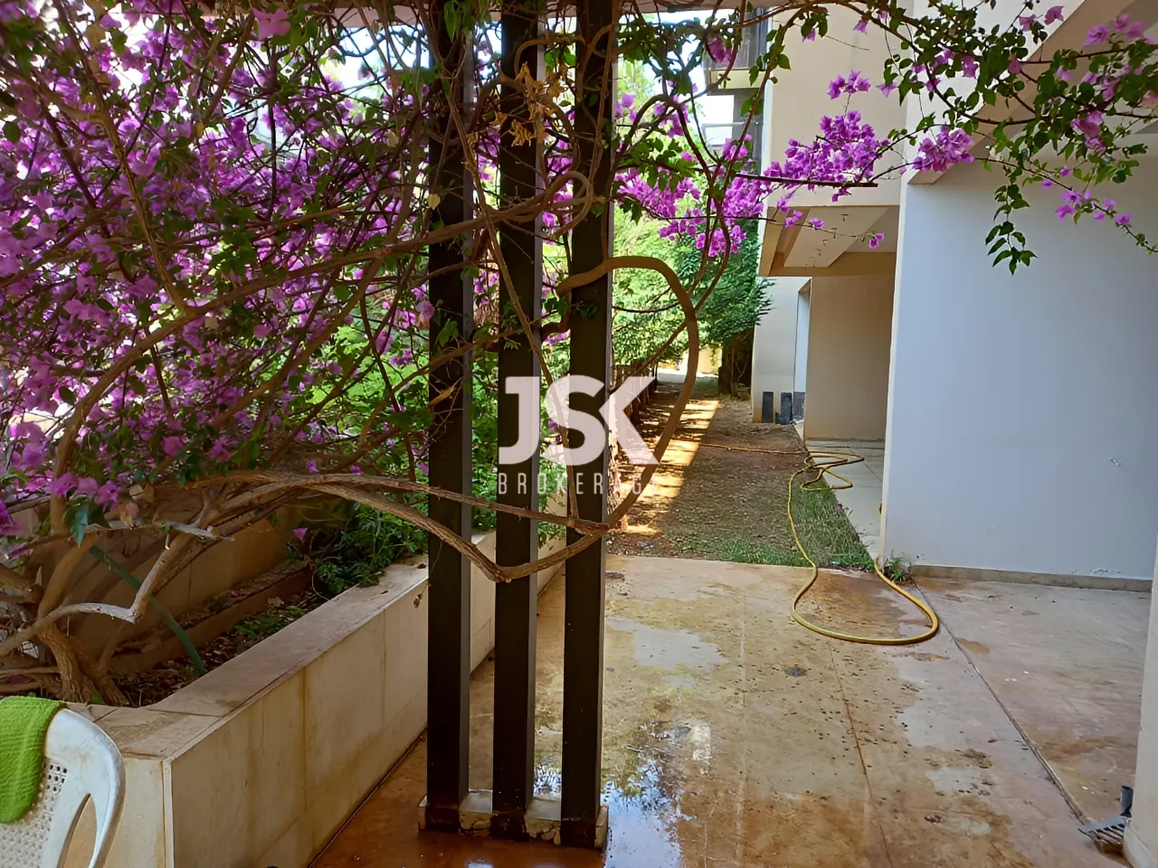 Apartment for Sale in Haret Sakher