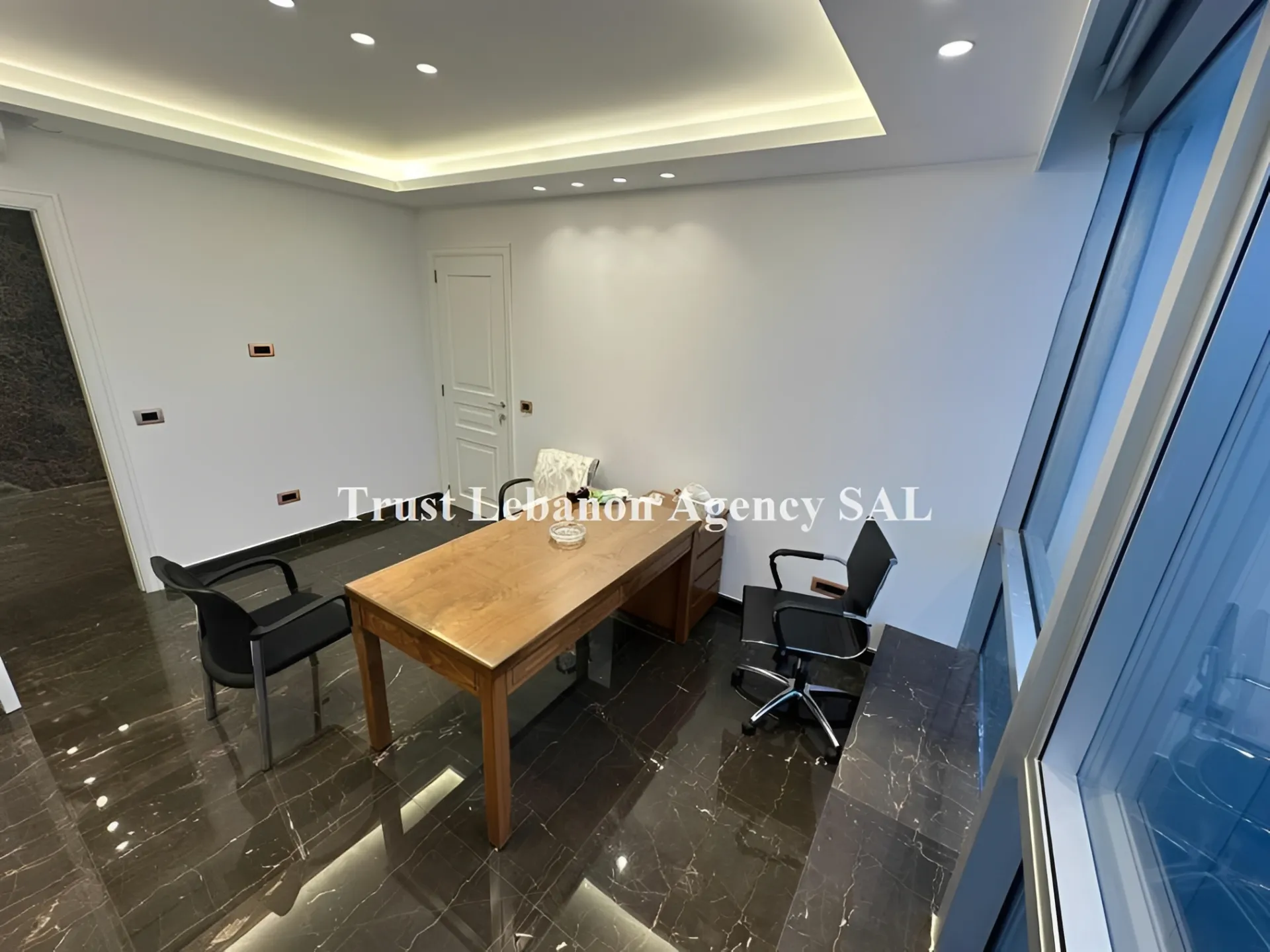 Office for rent in Metn, Dekweneh
