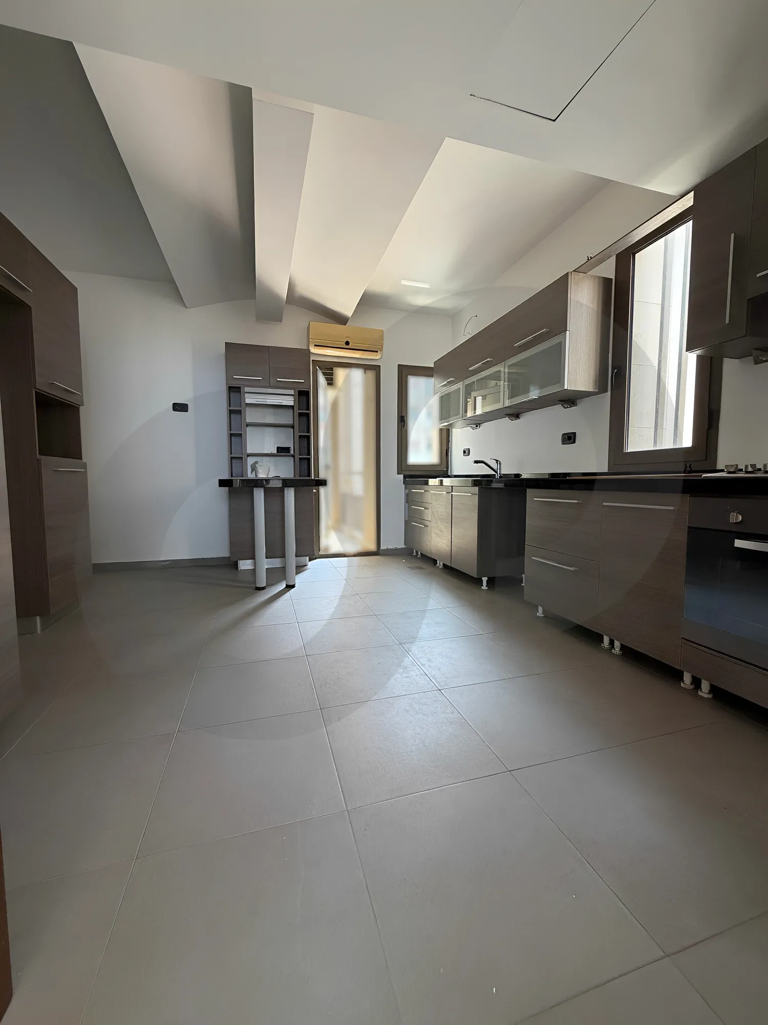 Building for Rent in Beit El Chaar