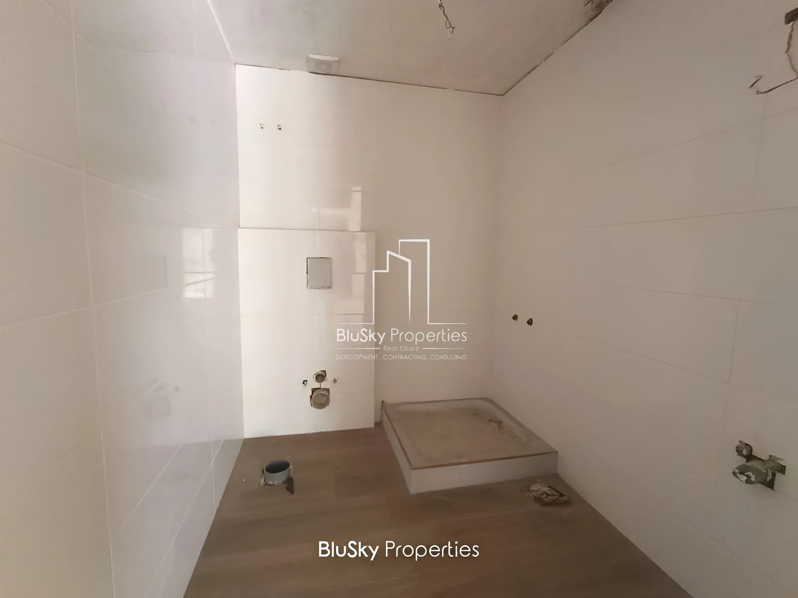 Apartment for Sale in Haret Sakher - 3 bed, 5 bath
