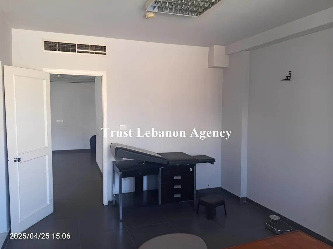 Office for rent in Hamra