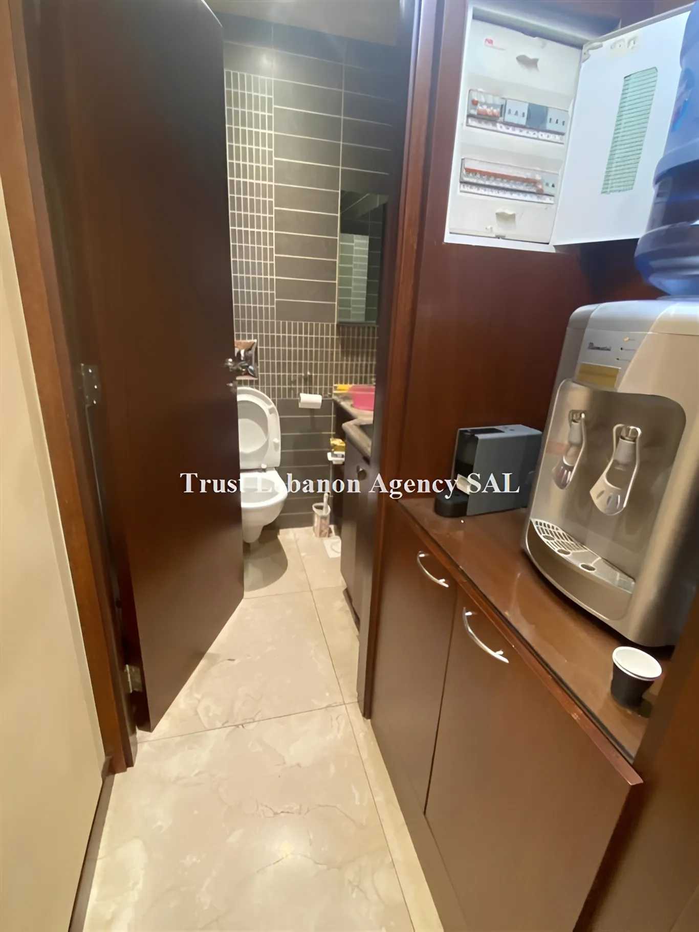 Office for sale in Metn, Zalka