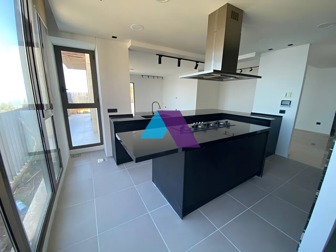 Apartment for Sale in Adma w Dafnah - 3 bed, 3 bath