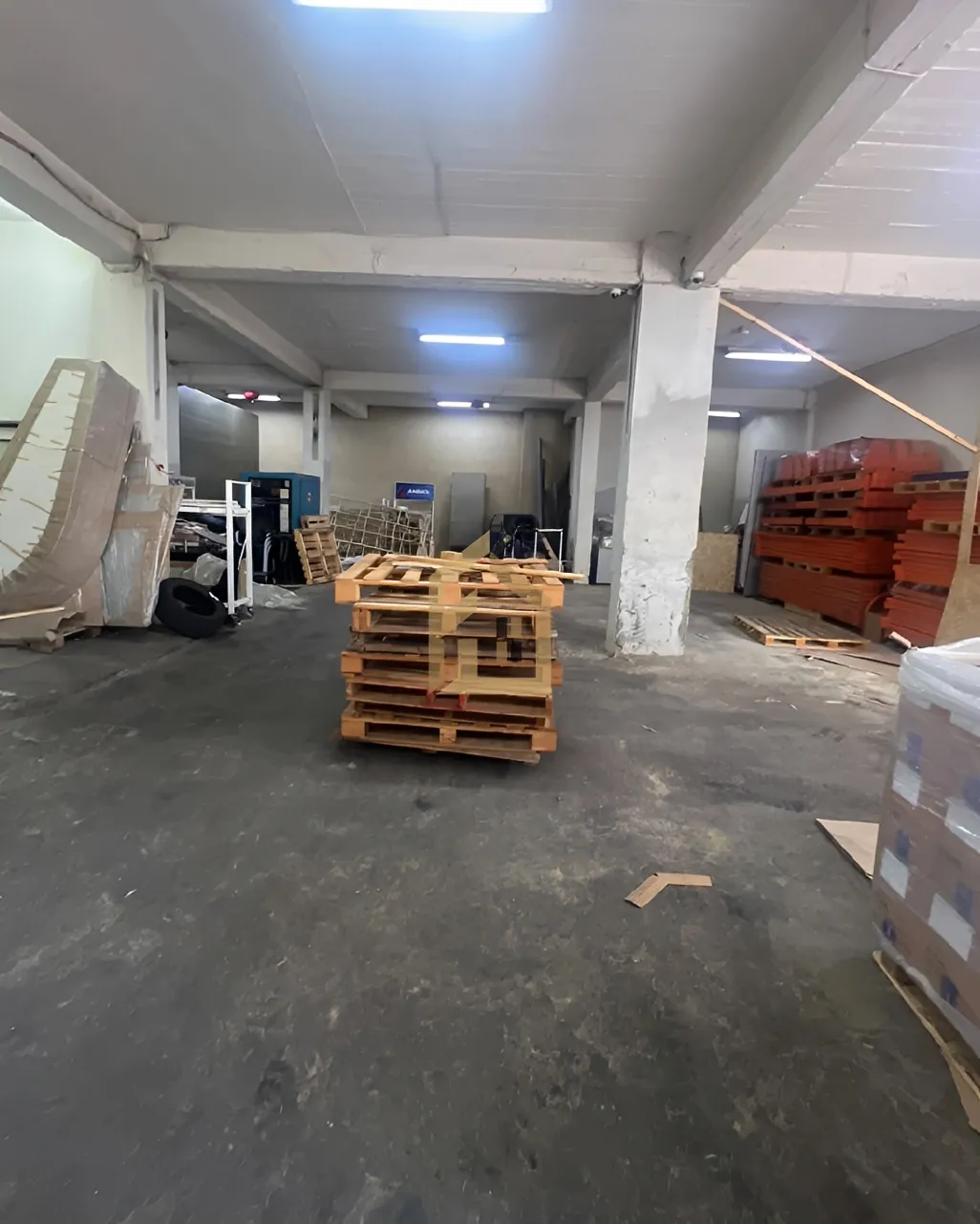 Showroom for rent in Dbayeh, Lebanon