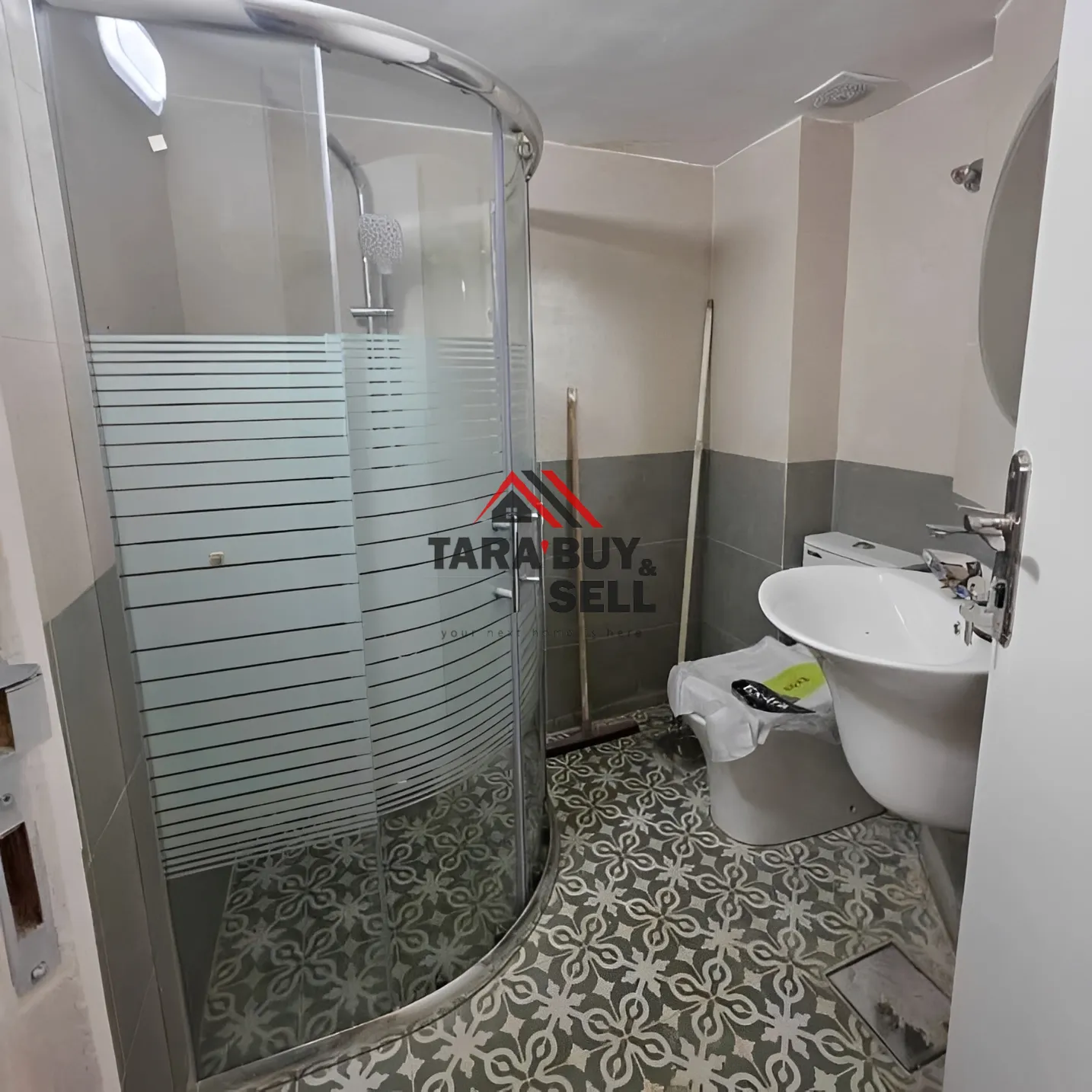 Apartment for rent in Achrafieh, Beirut, Lebanon - 1 bed, 2 bath