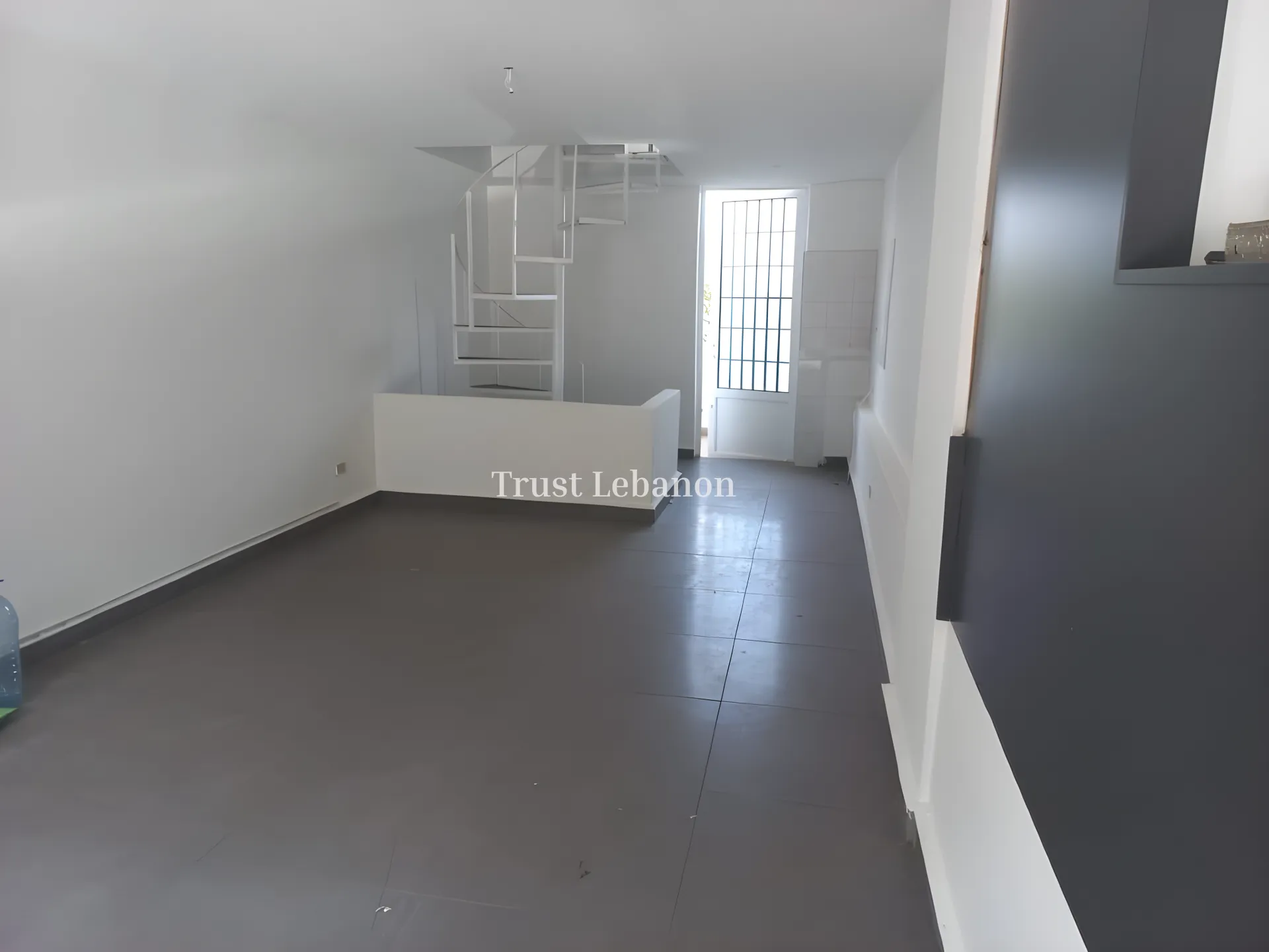 Shop for rent in Cornet Chahwan, Lebanon