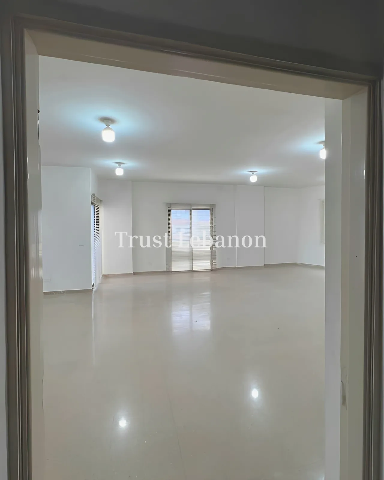 Office for rent in Mazraat Yachoua, Lebanon
