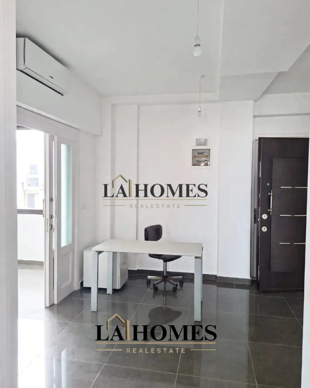 Office for rent in Hamra