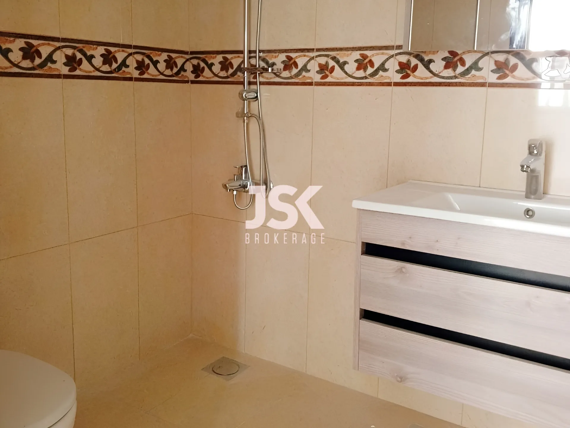 Apartment for Sale in Haret Sakher