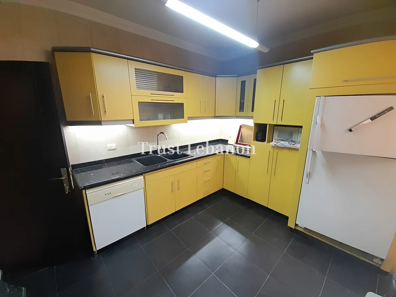 Apartment for sale in Forn El Chebbak