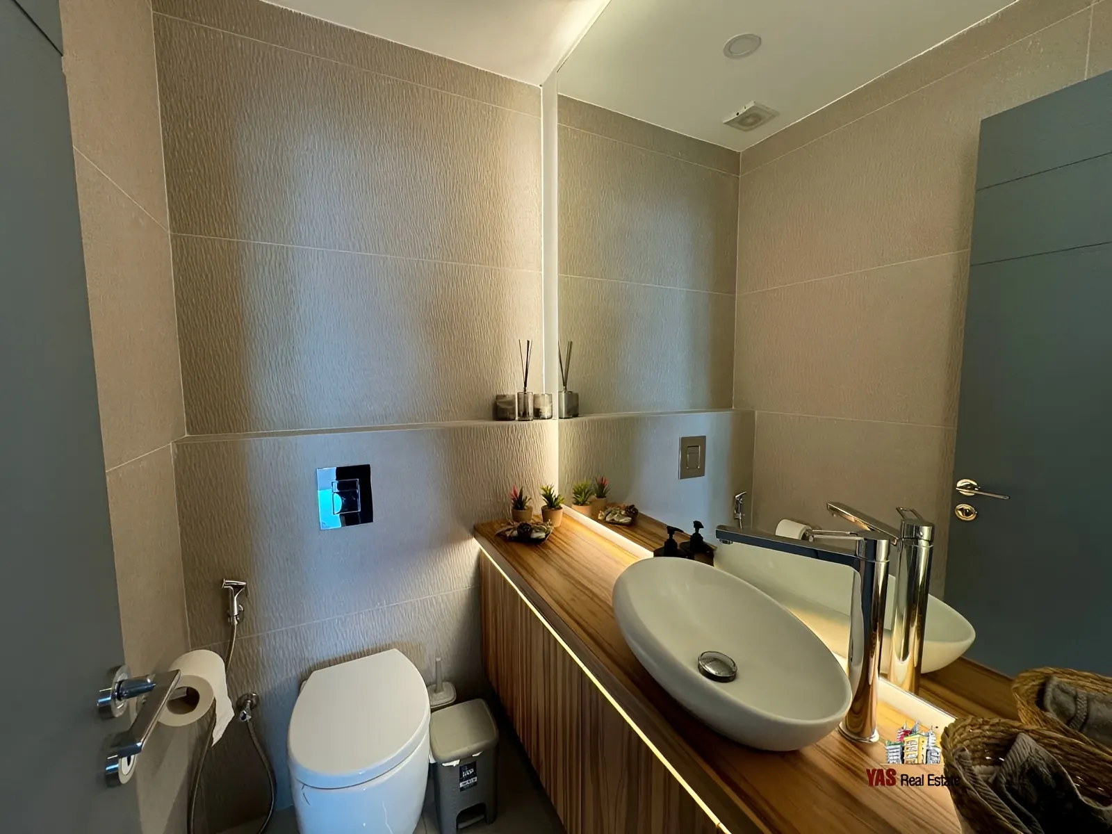 Apartment for Sale in Ballouneh - 2 bed, 2 bath