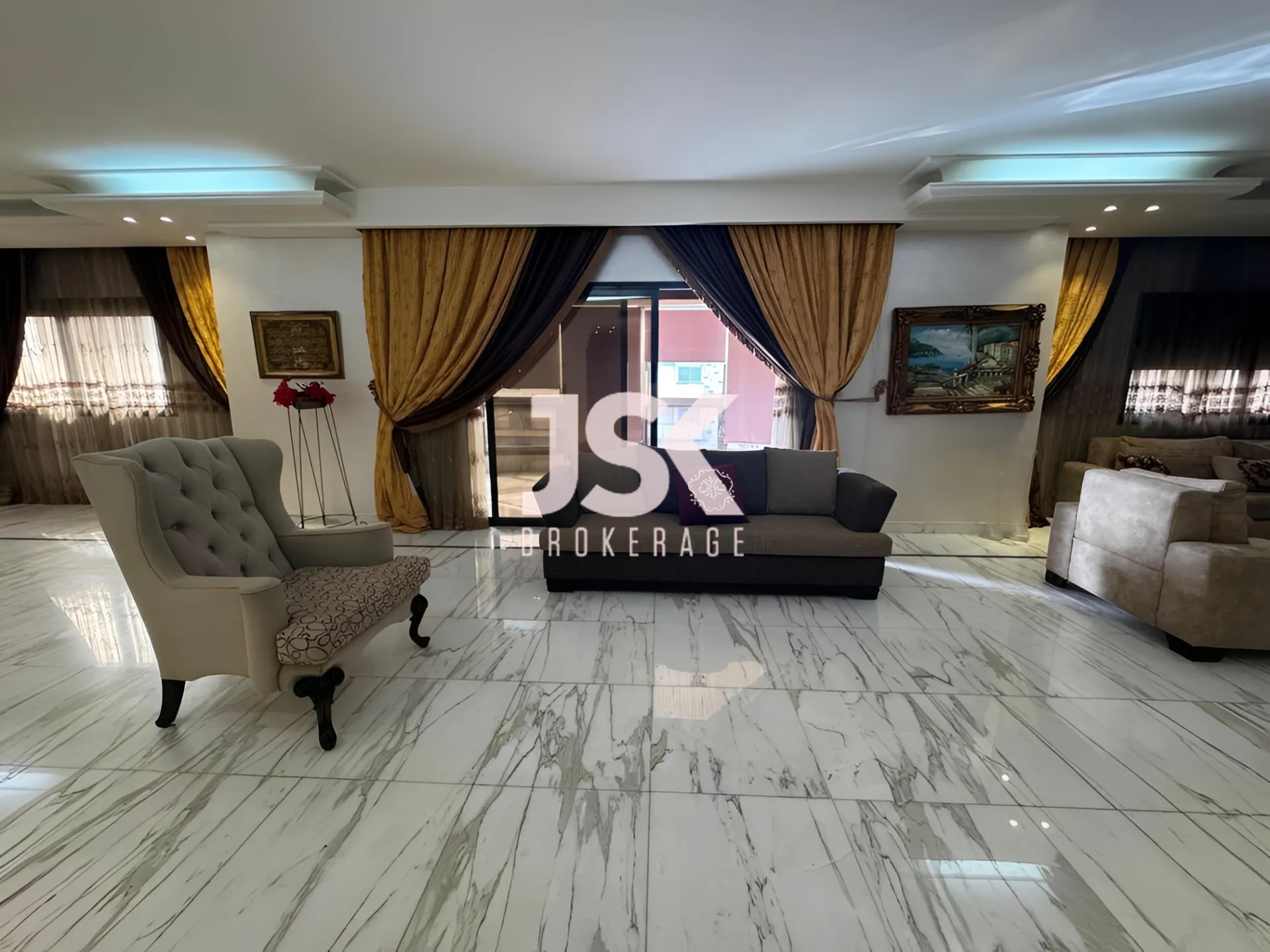 Apartment for Sale in Ramlet El Baida, Bayrut, Lebanon