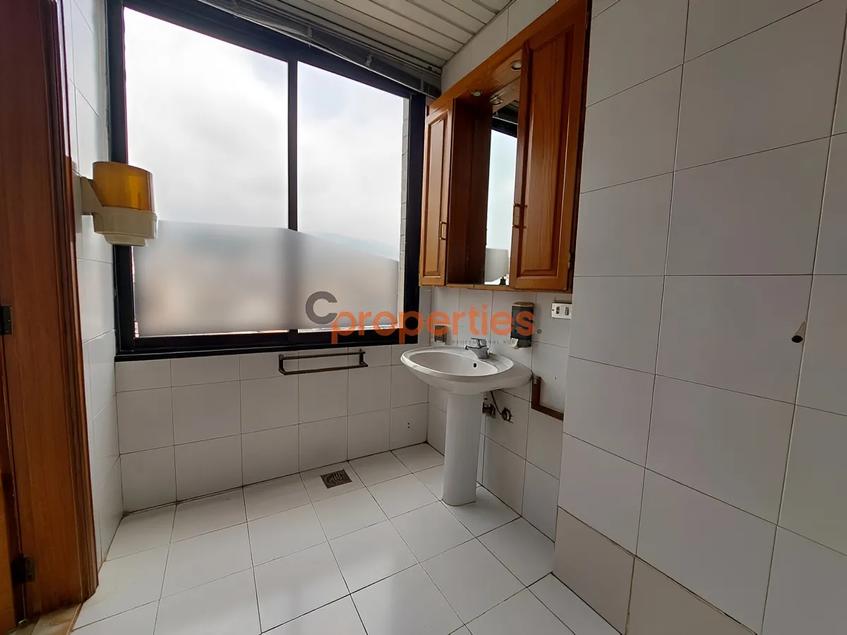 Office for Sale in Zalqa
