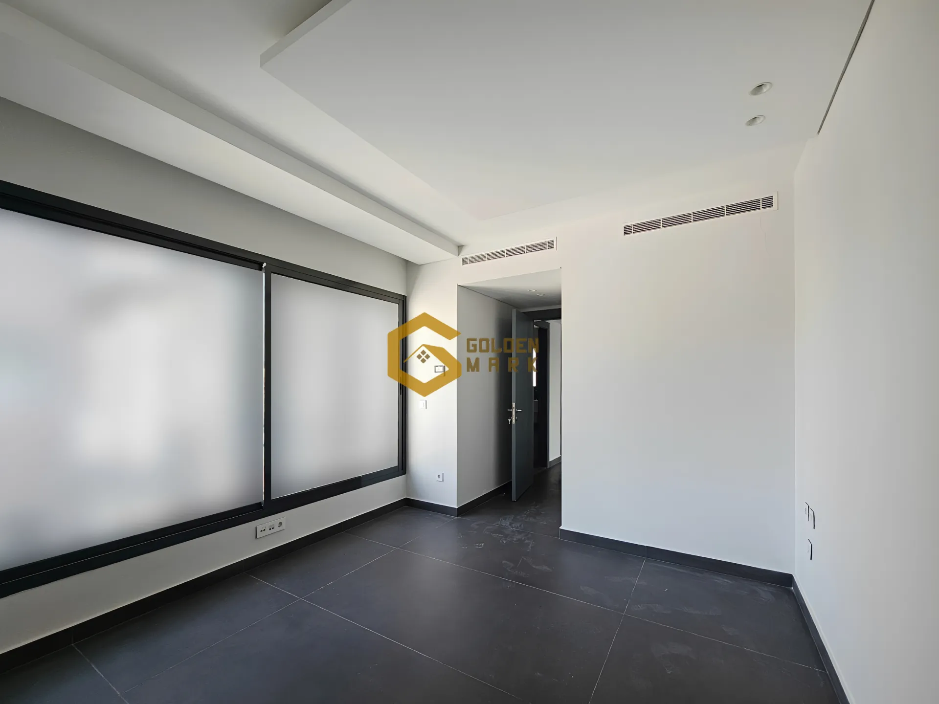Apartment for Sale in Achrafieh, Beirut - 2 bed, 3 bath