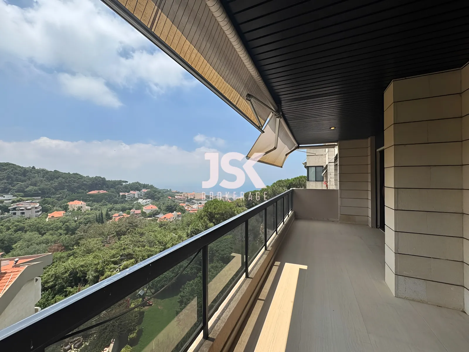 Apartment for Sale in Broummana - 5 bed