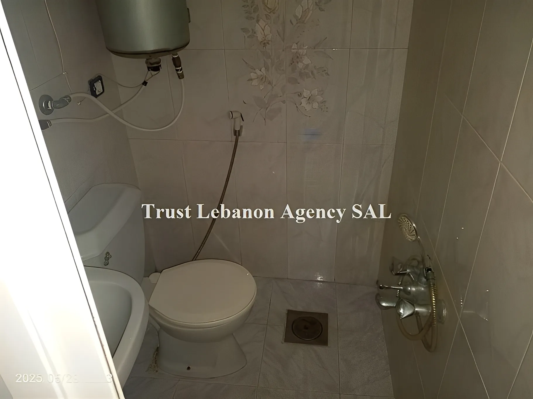 Office for rent in Metn, Nahr El Mott