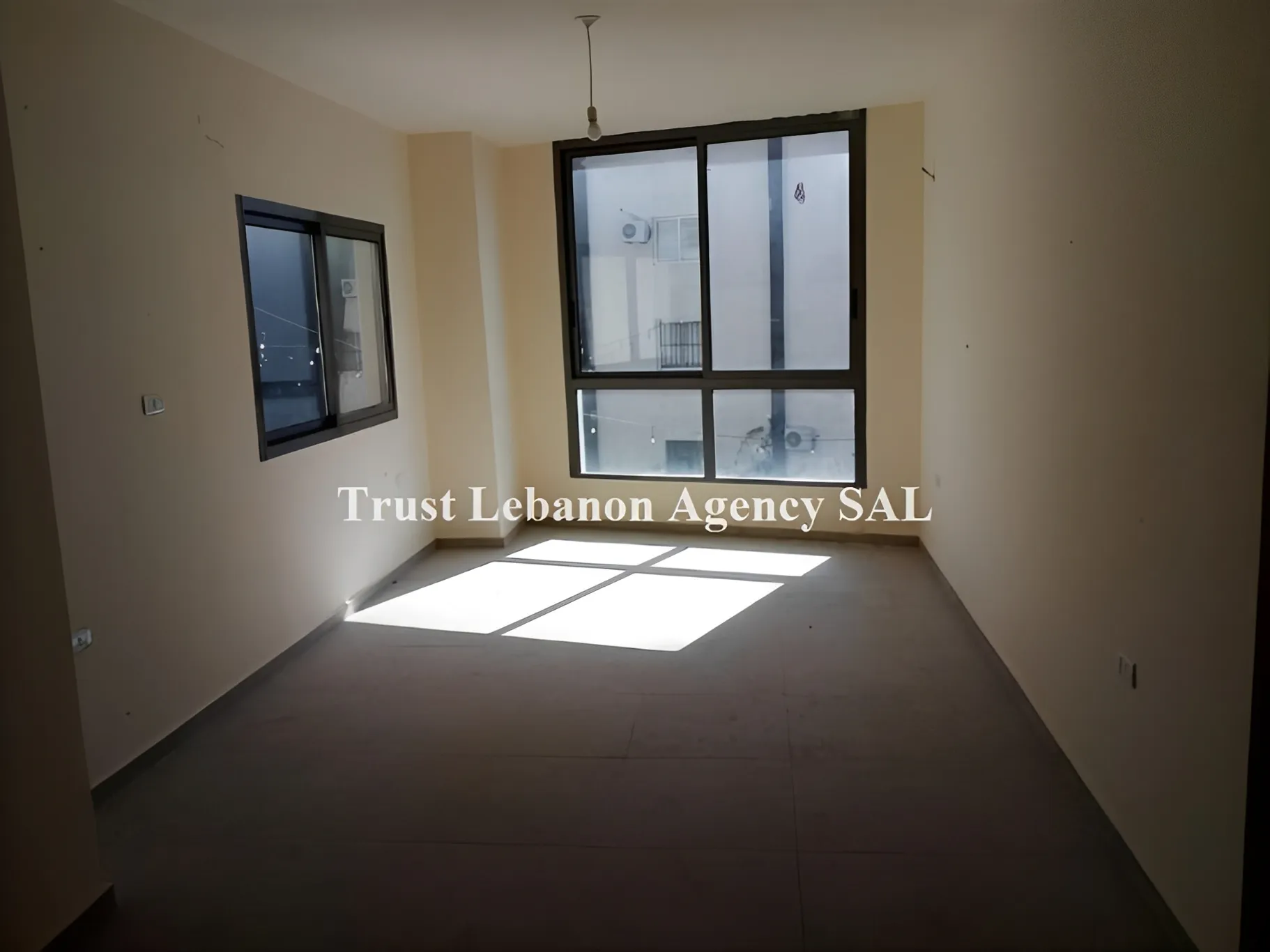 Office for rent in Chouf, Haret Al Naame