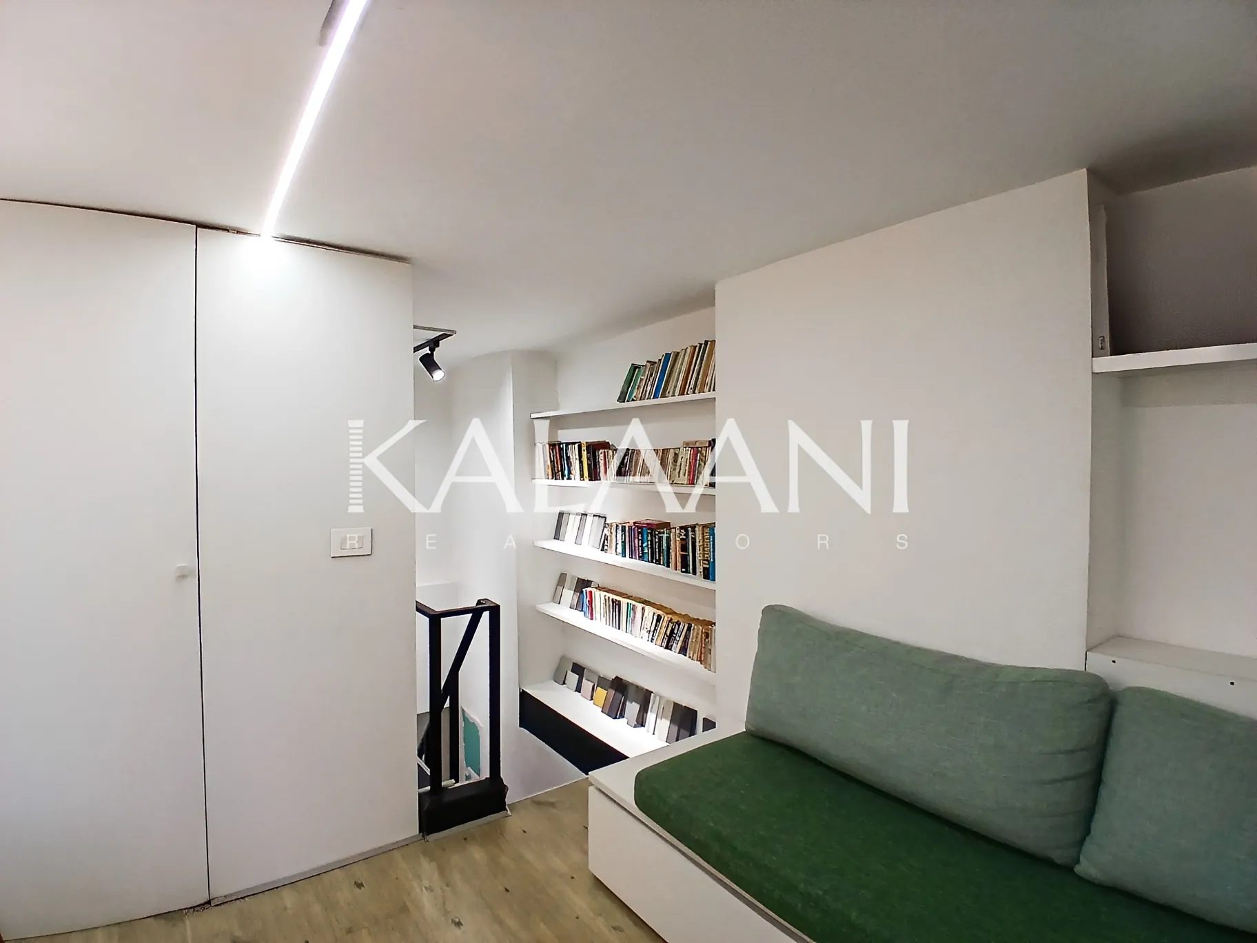 Office for sale in Ain El Remmaneh