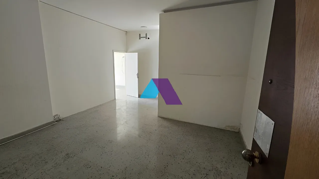 Office for sale in Forn El Chebbak