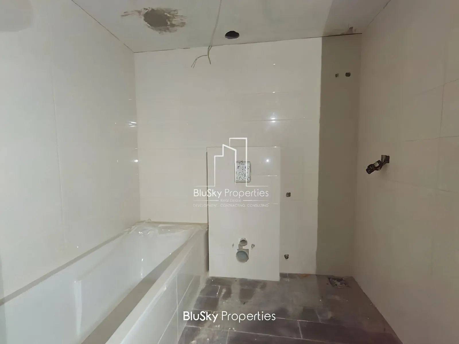 Apartment for Sale in Haret Sakher - 3 bed, 5 bath