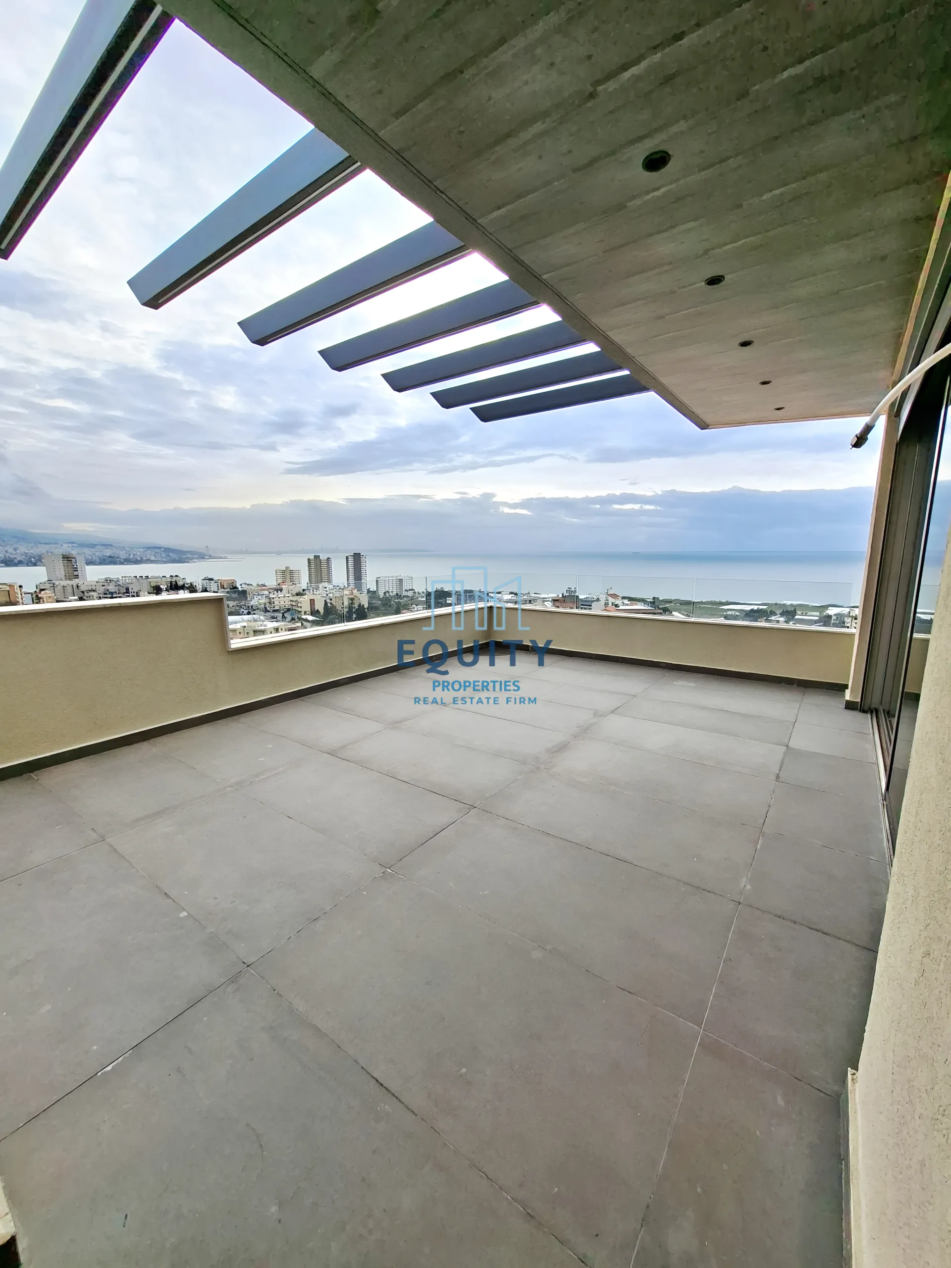 Apartment for Sale in Kfaryassine - 3 bed, 4 bath