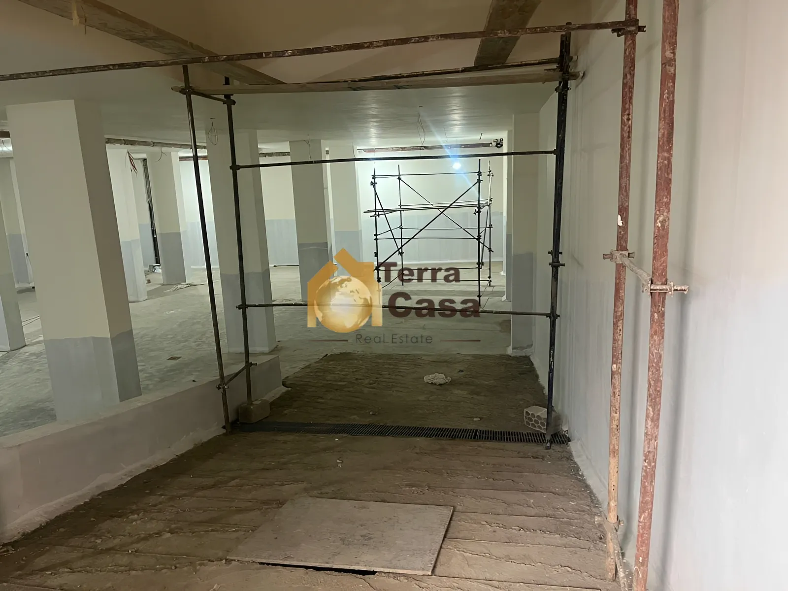 Commercial for sale in Madine el Sinayia