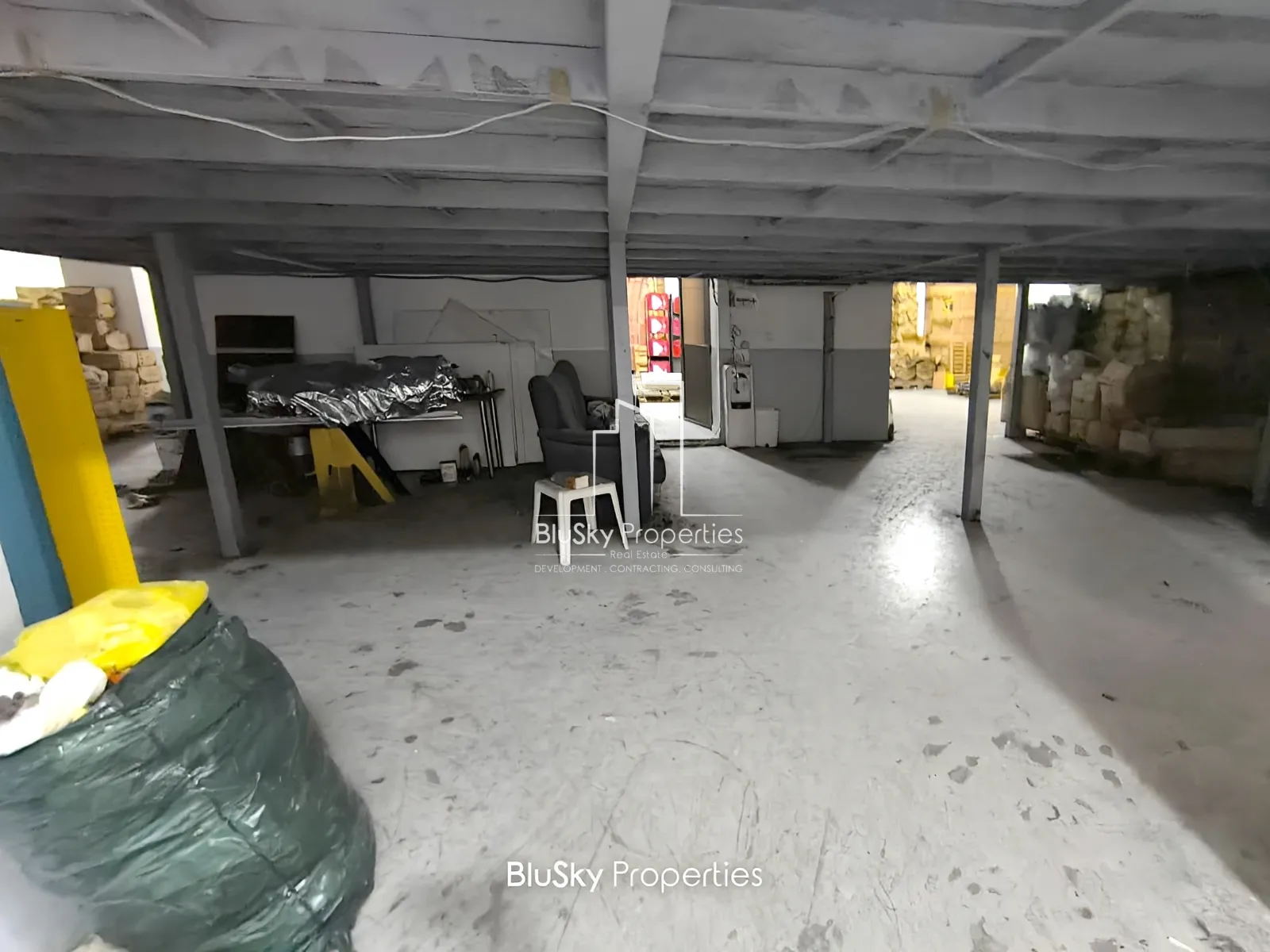 Warehouse for sale in Antelias