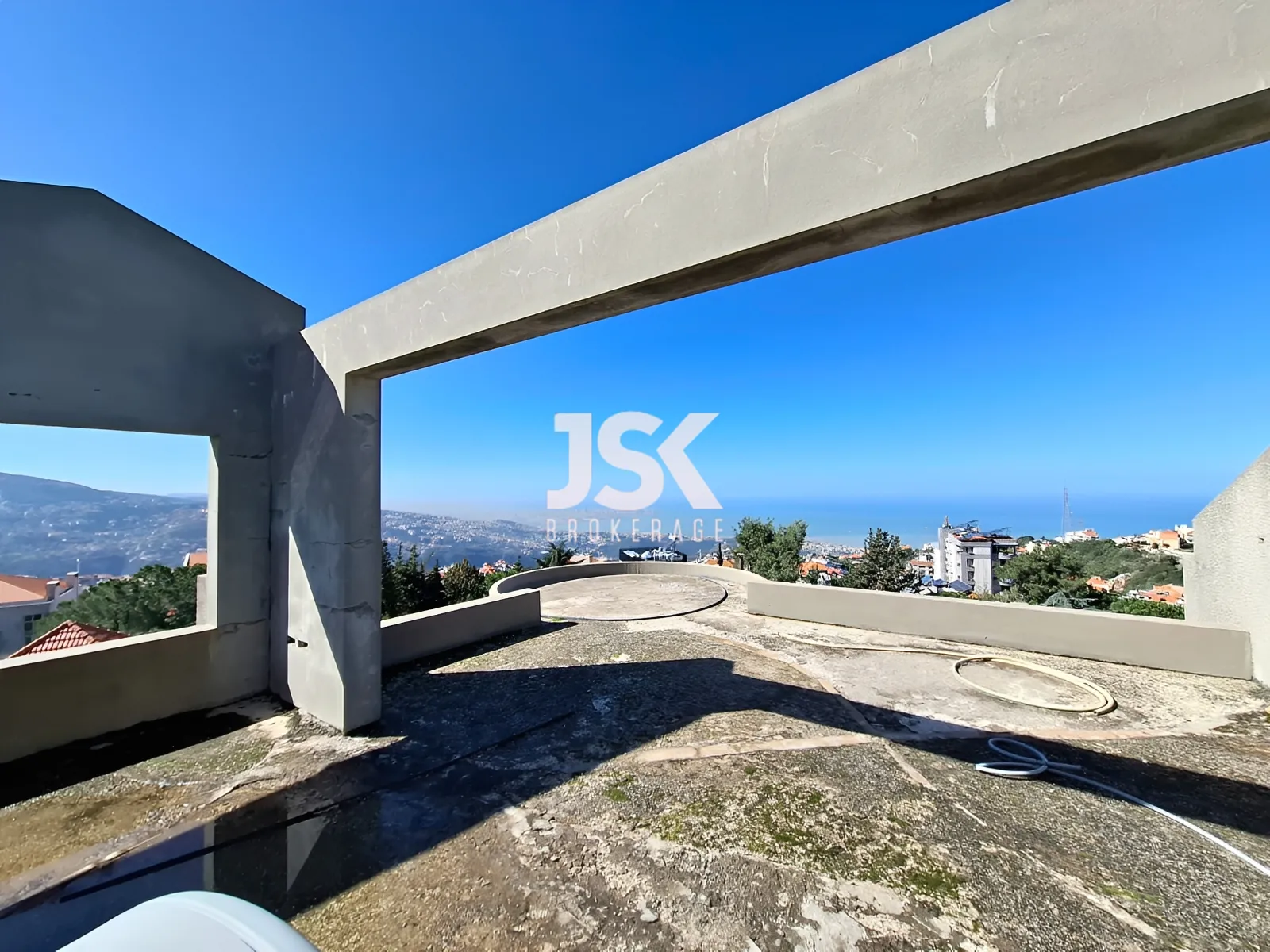 Building for Sale in Ballouneh
