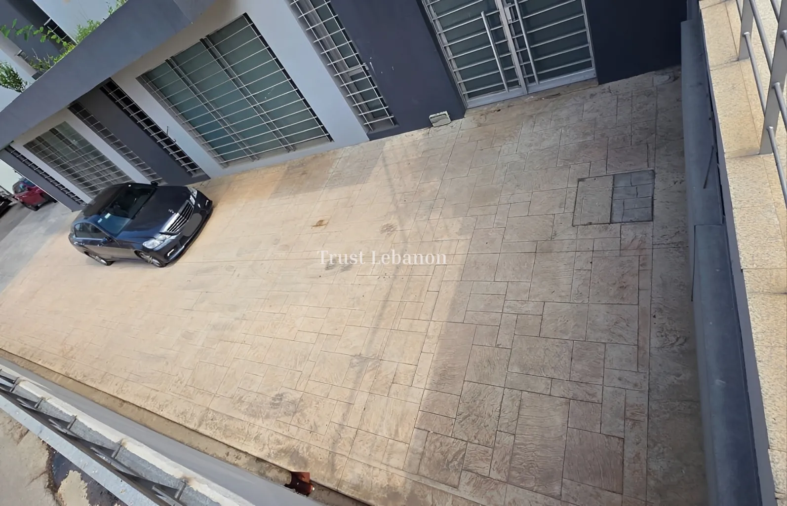 Showroom for rent in Mkalles, Lebanon