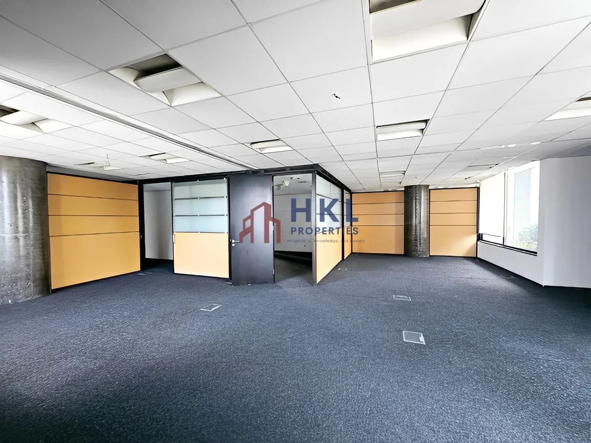 Office for Rent in Furn El Chebak, Bayrut, Lebanon