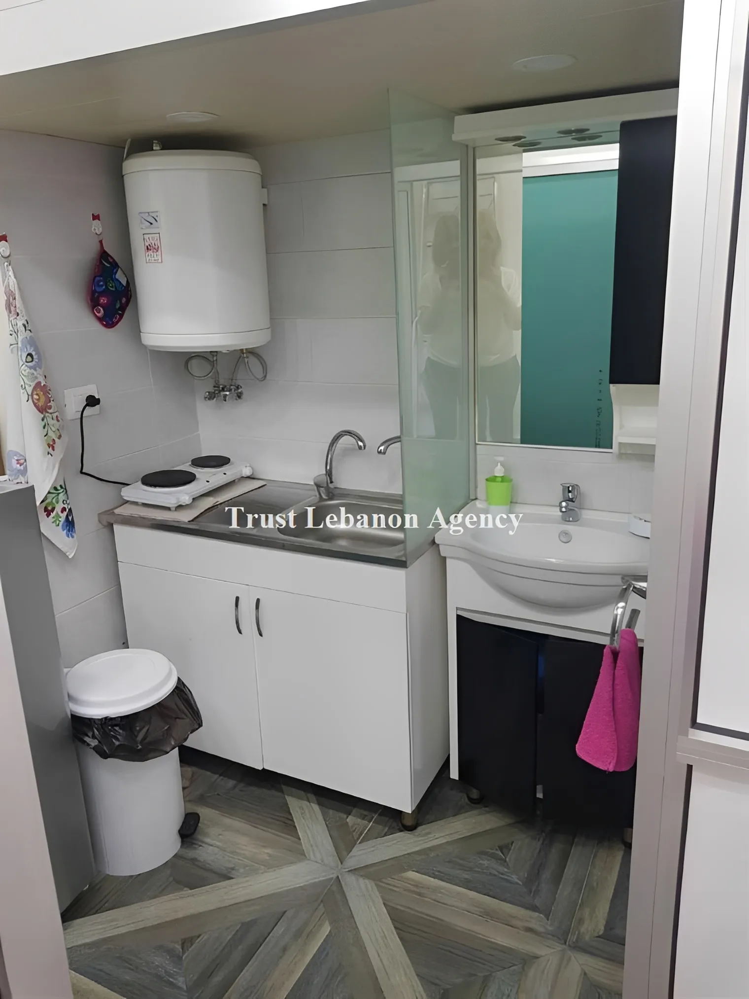 Shop for rent in Baabda, Ain Al Remmeneh