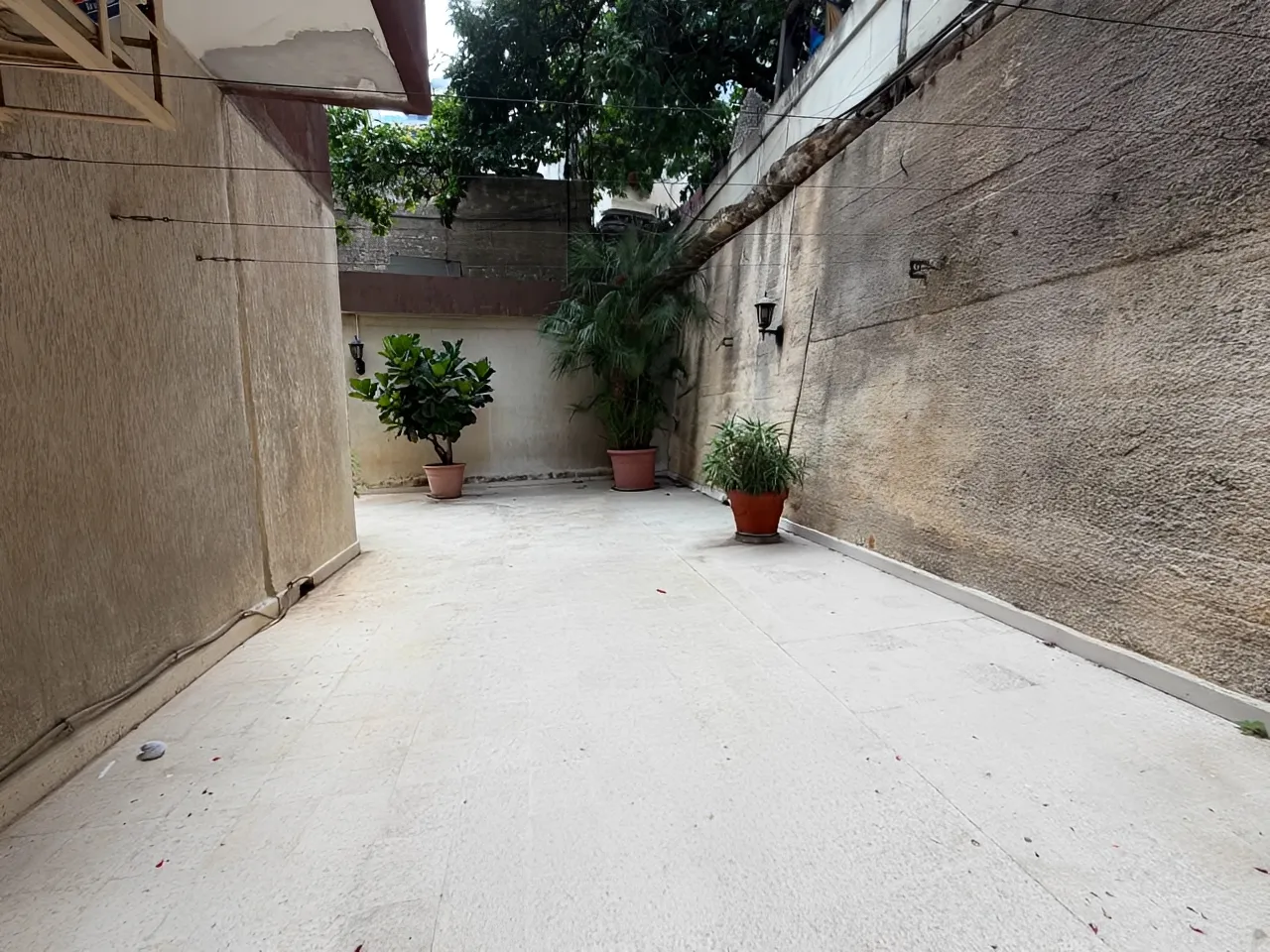 Apartment for Sale in Haret Sakhr