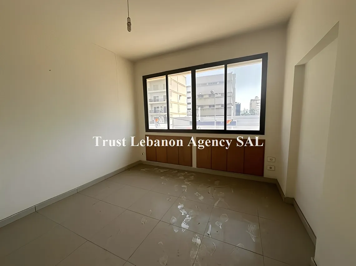 Office for rent in Metn, Sin El Fil
