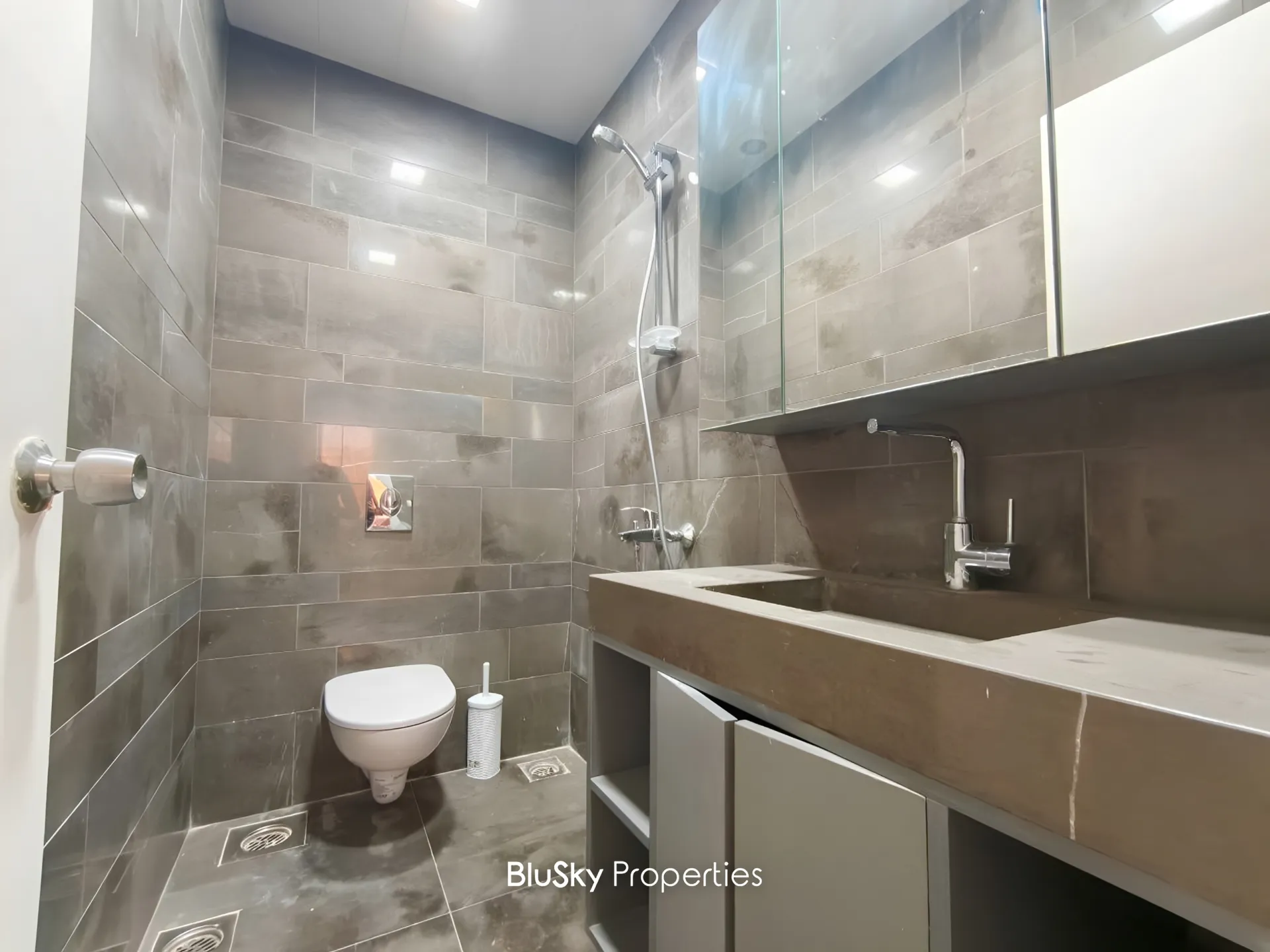 Office for rent in Zalqa