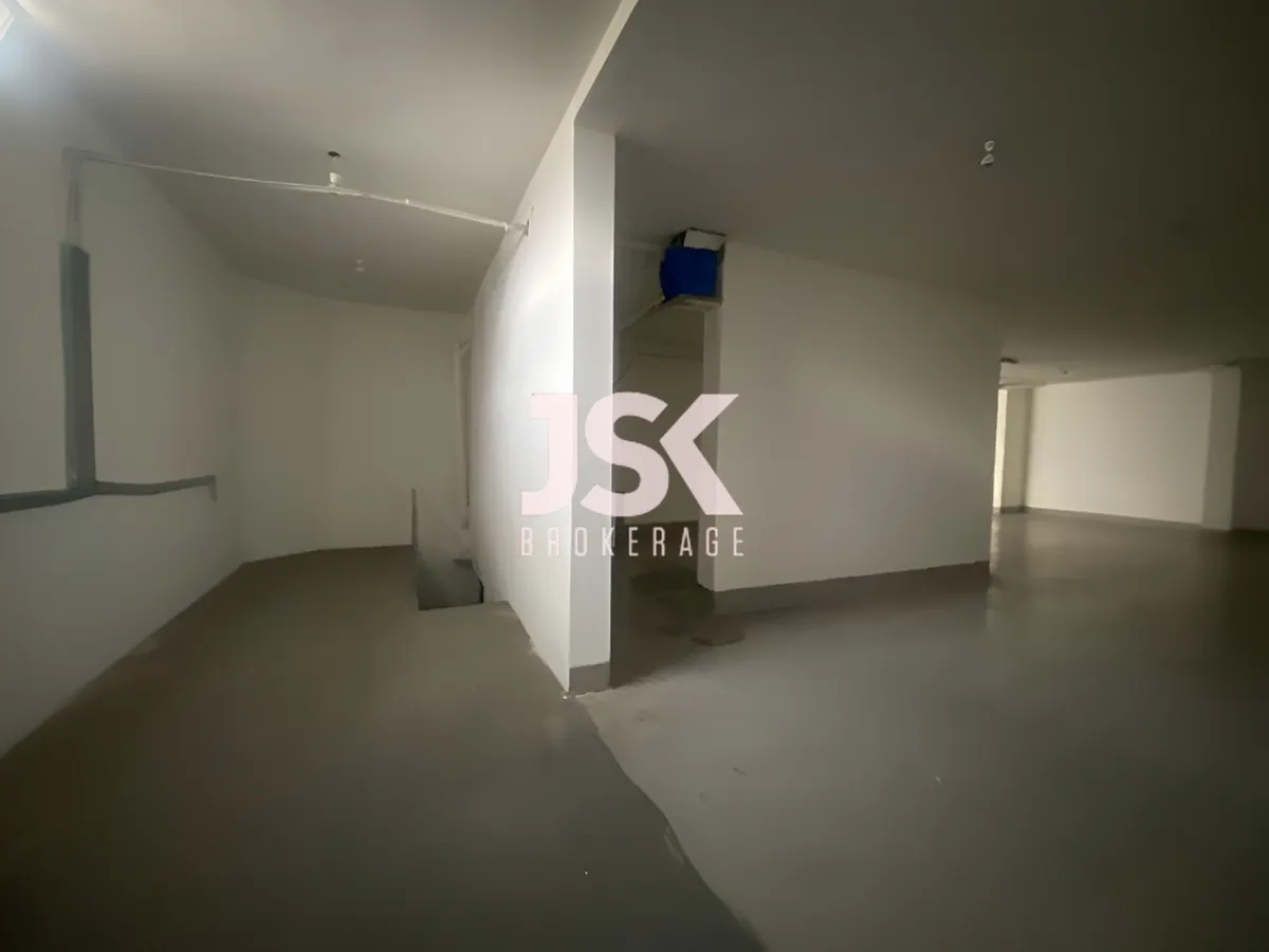 Warehouse for rent in Mazraat Yachoua