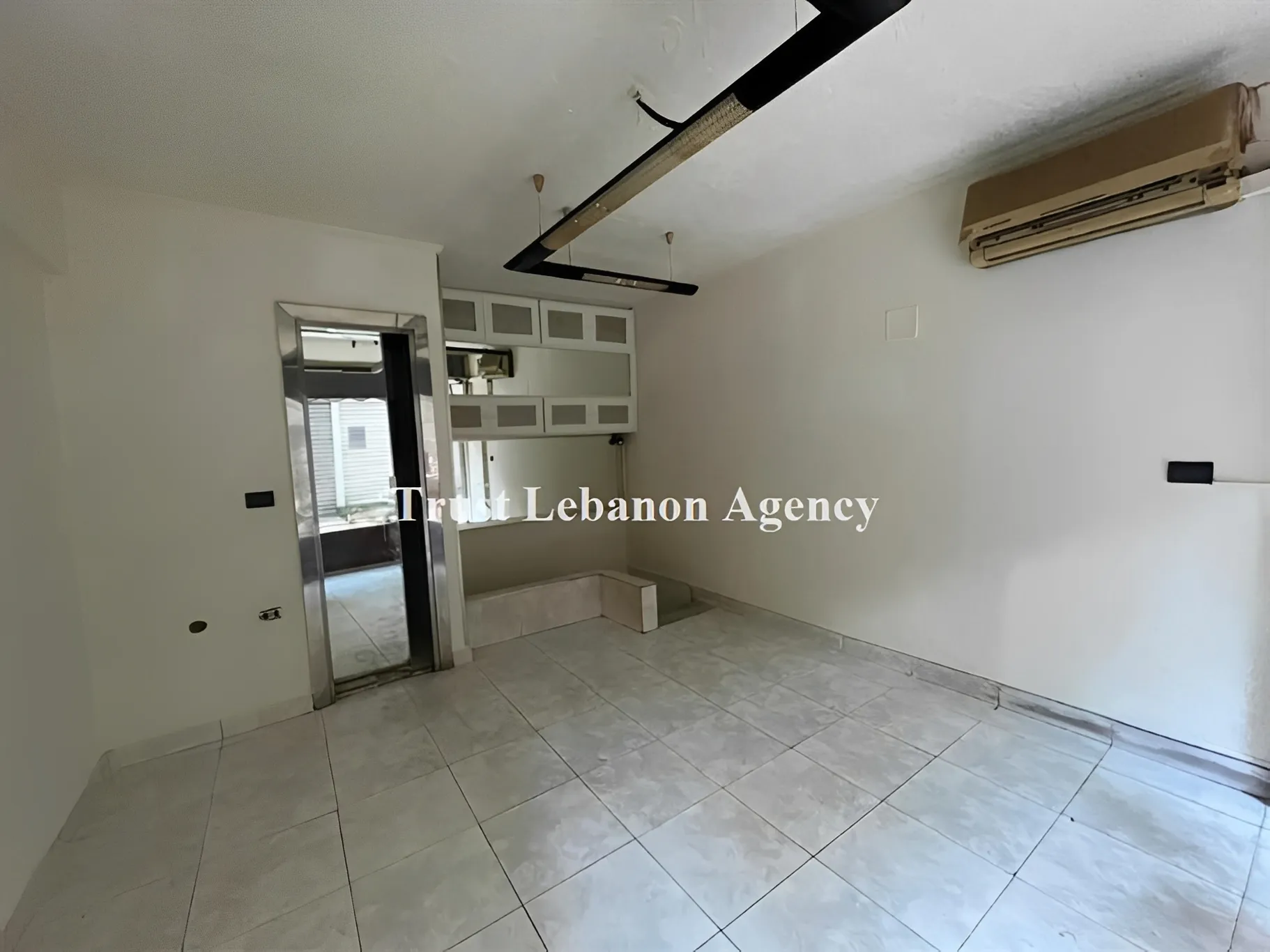 Shop for rent in Achrafieh, Sessine
