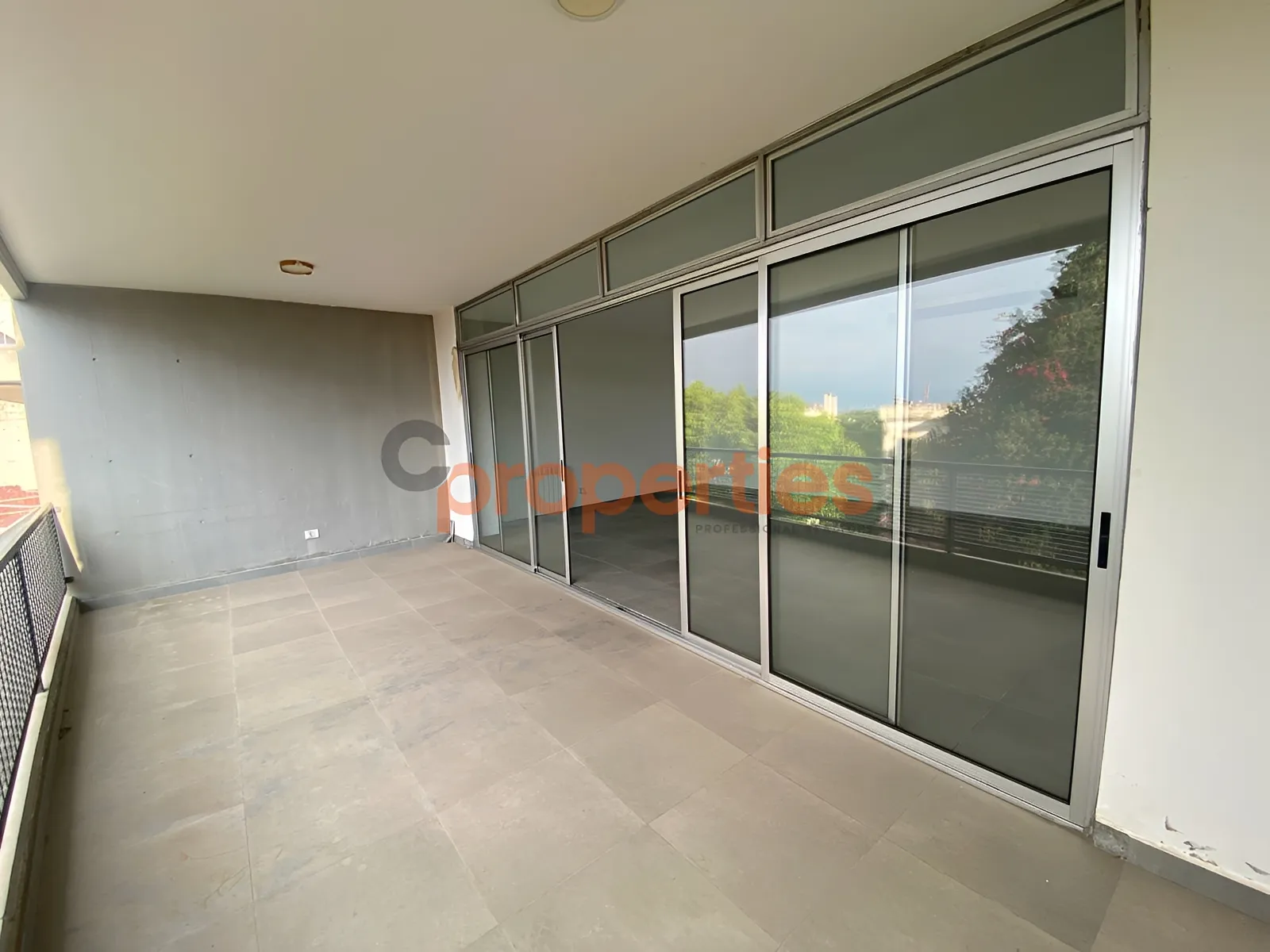 Apartment for Sale in Remeil - 3 bed, 4 bath
