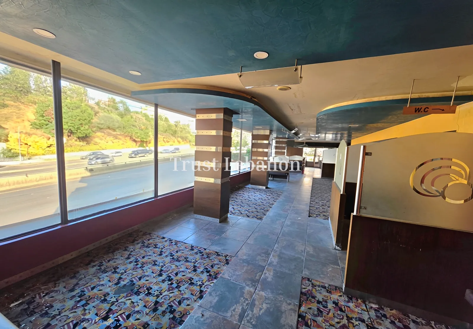 Showroom for rent in Baabda